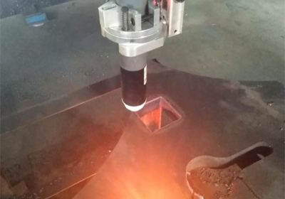 Malakas na tungkulin plasma cutting machine 1325 para sa carbon steel plate metal cutting sign